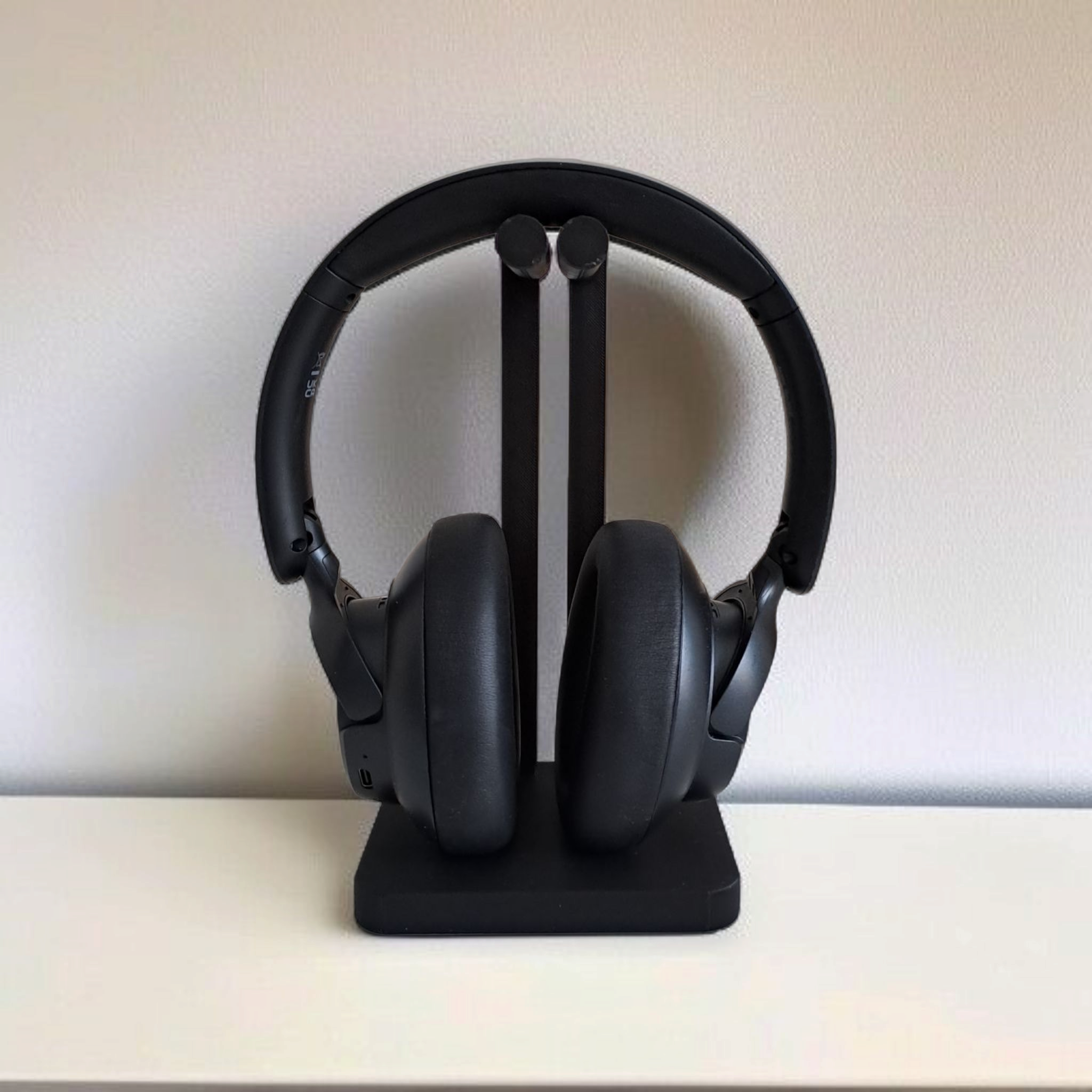 Stylish and Stable Headphone Stand - View 3
